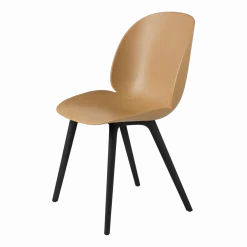 Chaise en plastique ambre et base noire Beetle - Gubi