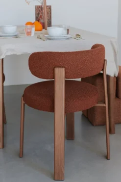 Chaise en tissu bouclette marron et métal marron Sora - The Cool Republic