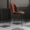 Chaise en tissu gris piétement laiton Beetle - Gubi