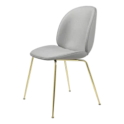 Chaise en tissu gris piétement laiton Beetle - Gubi