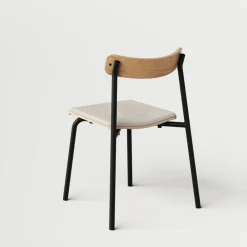 Chaise en tissu recyclé beige sable et cadre noir graphite Etude - TIPTOE