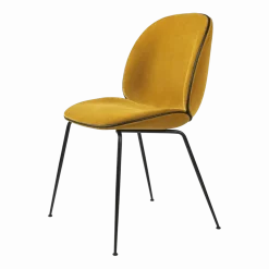 Chaise en velours moutarde piétement en métal noir Beetle - Gubi