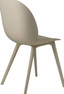 Chaise extérieure en plastique beige Beetle - Gubi