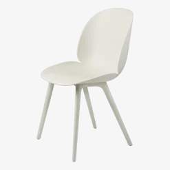Chaise extérieure en plastique blanche Beetle - Gubi