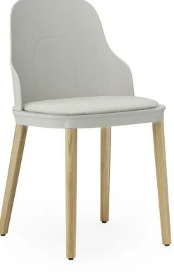 Chaise à l'assise en tissu MLF gris chaud et au piètement en chêne Allez Warm Grey - Normann Copenhagen