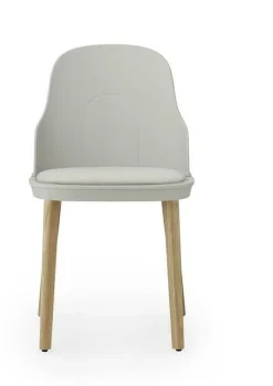 Chaise à l'assise en tissu MLF gris chaud et au piètement en chêne Allez Warm Grey - Normann Copenhagen