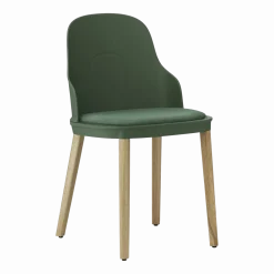 Chaise à l'assise en tissu MLF vert parc et au piètement en chêne Allez Park vert - Normann Copenhagen