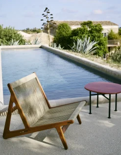 Chaise longue d'extérieur en bois iroko huilé MR01 Initial - Gubi