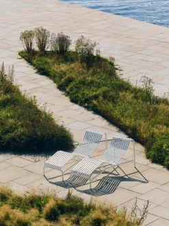 Chaise longue en métal crème Palissade - HAY