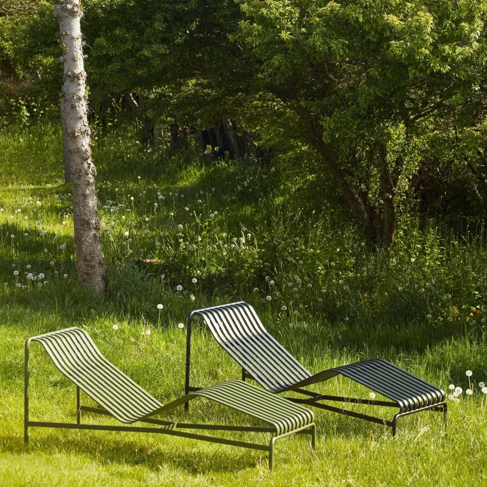 Chaise longue en métal olive Palissade - HAY