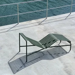Chaise longue en métal olive Palissade - HAY