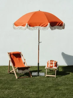 Chaise longue transat de jardin en bois et tissu orange The Sling - Business & Pleasure