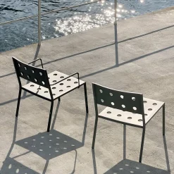 Chaise lounge de jardin avec accourdoirs en acier anthracite Balcony - HAY