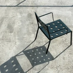 Chaise lounge de jardin avec accourdoirs en acier anthracite Balcony - HAY