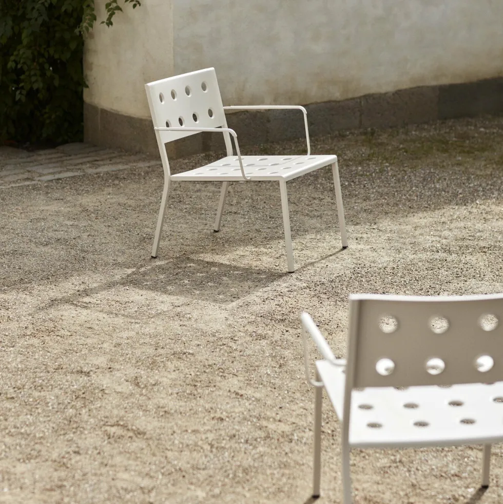 Chaise lounge de jardin avec accourdoirs en acier anthracite Balcony - HAY