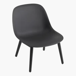 Chaise lounge noire piétement en chêne Fiber - Muuto