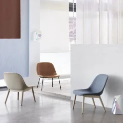 Chaise lounge noire piétement en chêne Fiber - Muuto