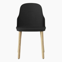Chaise noire au piètement en chêne Allez noir - Normann Copenhagen