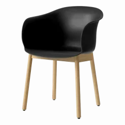 Chaise noire piétement en bois de chêne JH30 - &tradition