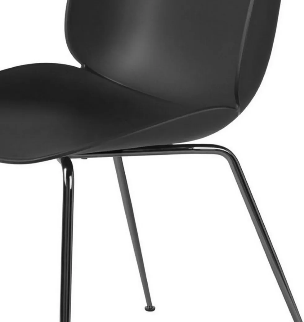 Chaise noire piétement en métal chromé noir Beetle - Gubi