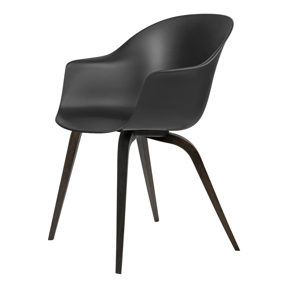 Chaise noire semi-mate en hêtre teinté noir Bat - Gubi
