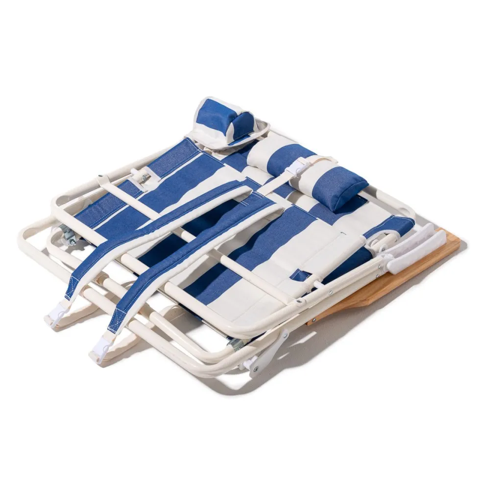 Chaise pliante de plage en toile à rayures bleu Crew Blue Stripe The Penny - Business & Pleasure