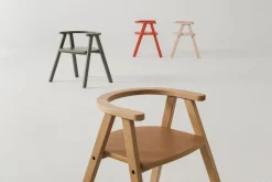 Chaise pour enfant en bois de hêtre massif coloré vert profond Growing Green - Nobodinoz