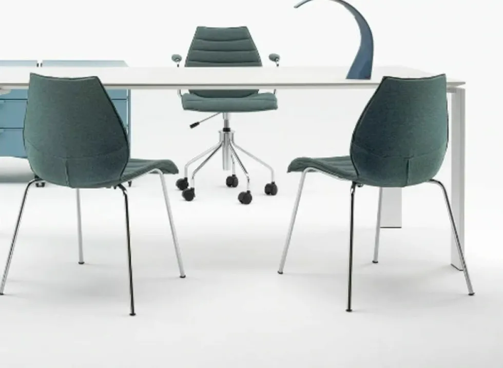 Chaise rembourrée bleue pétrole Maui Soft - Kartell