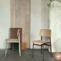 Chaise rouge et bois naturel sans accoudoir Loft - Muuto