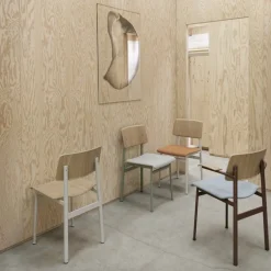 Chaise rouge et bois naturel sans accoudoir Loft - Muuto