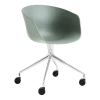 Chaise à roulettes avec accoudoirs en plastique recyclé vert automne AAC 24 2.0 - HAY