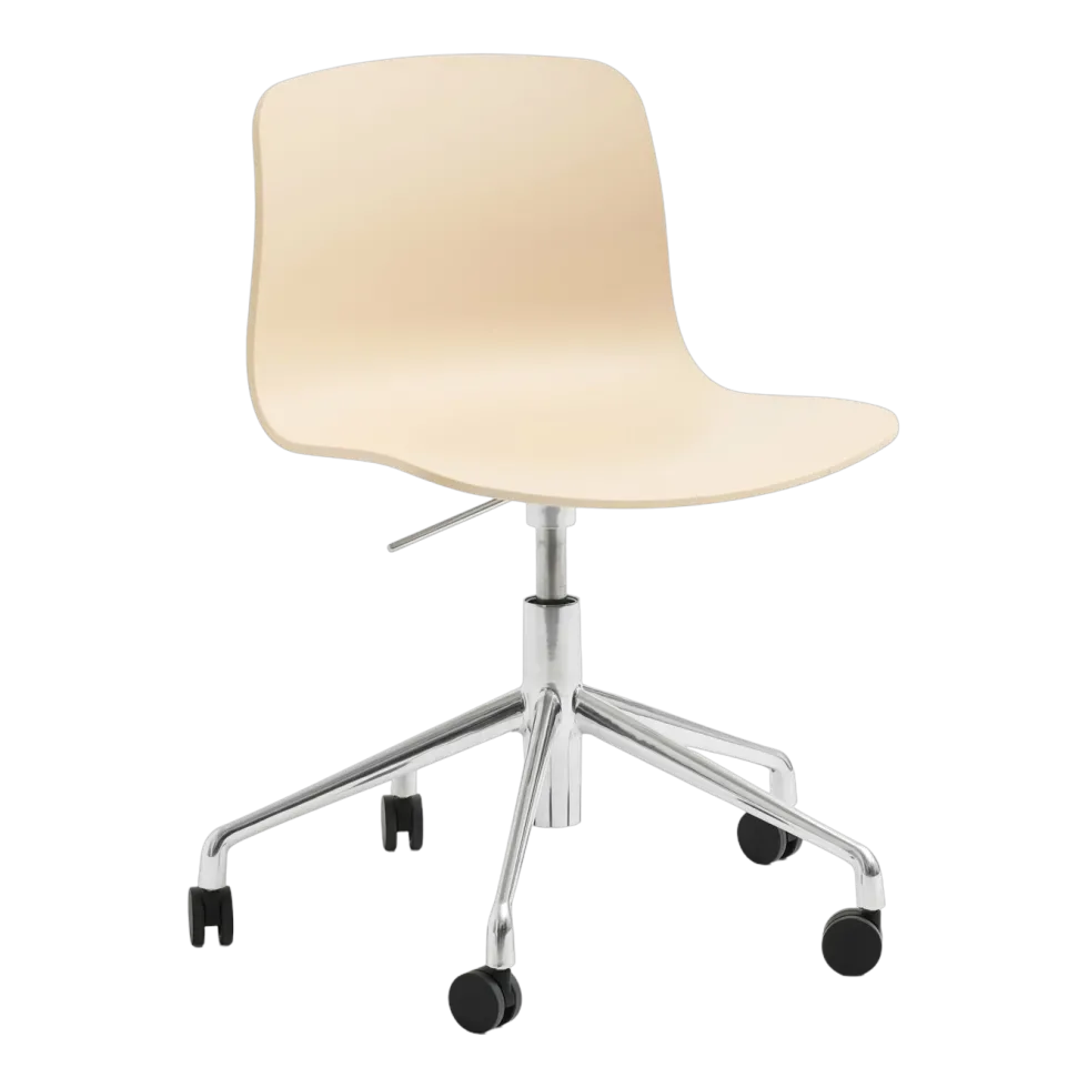 Chaise à roulettes en plastique recyclé pêche et pieds en aluminium AAC 50 2.0 - HAY