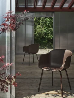 Chaises de jardin avec accoudoirs en plastique et acier marron rouge 77cm Fiber - Muuto