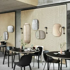 Chaise vert pâle piétement en chêne marron Fiber - Muuto