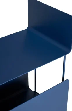 Chariot à roulettes en métal bleu foncé 63x32x66cm Ays - Hübsch