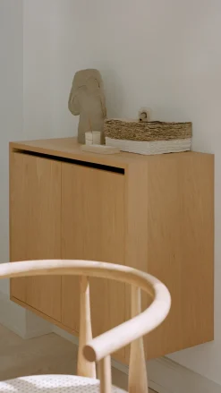 Commode haute avec portes en frêne noir 62,4cm - New Works