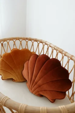 Coussin coquillage en velours perle cuivré Shells - Moi Mili