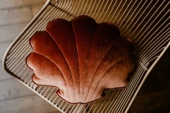 Coussin coquillage en velours perle cuivré Shells - Moi Mili