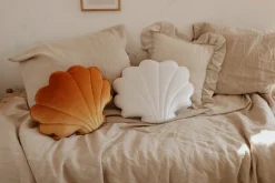 Coussin coquillage en velours perle doré Shells - Moi Mili