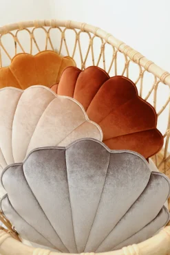 Coussin coquillage en velours perle doré Shells - Moi Mili