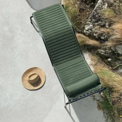 Coussin de chaise longue matelassé olive Palissade - HAY