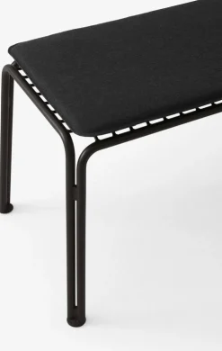 Coussin de siège en tissu noir Thorvald SC112 - &tradition