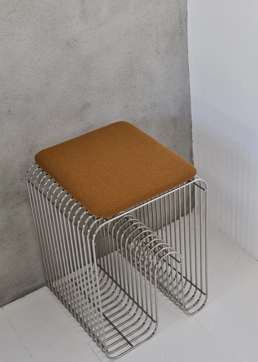 Coussin de siège pour tabouret anthracite bouclé 27,5x32x2,5cm Curva - AYTM