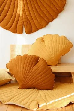 Coussin feuille de ginkgo en lin caramel Ginkgo Bilboa - Moi Mili