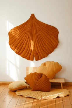 Coussin feuille de ginkgo en lin caramel Ginkgo Bilboa - Moi Mili