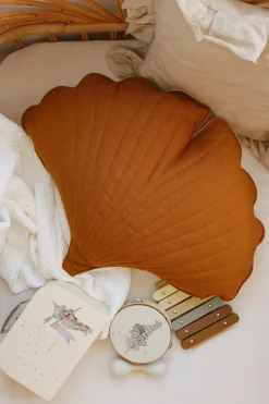 Coussin feuille de ginkgo en lin caramel Ginkgo Bilboa - Moi Mili