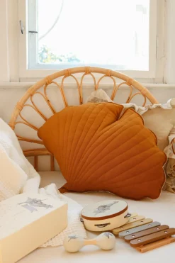 Coussin feuille de ginkgo en lin caramel Ginkgo Bilboa - Moi Mili