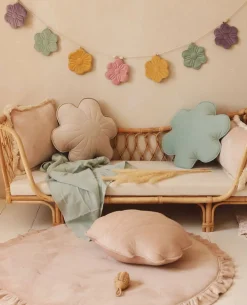 Coussin fleur en velours menthe fraîche - Moi Mili