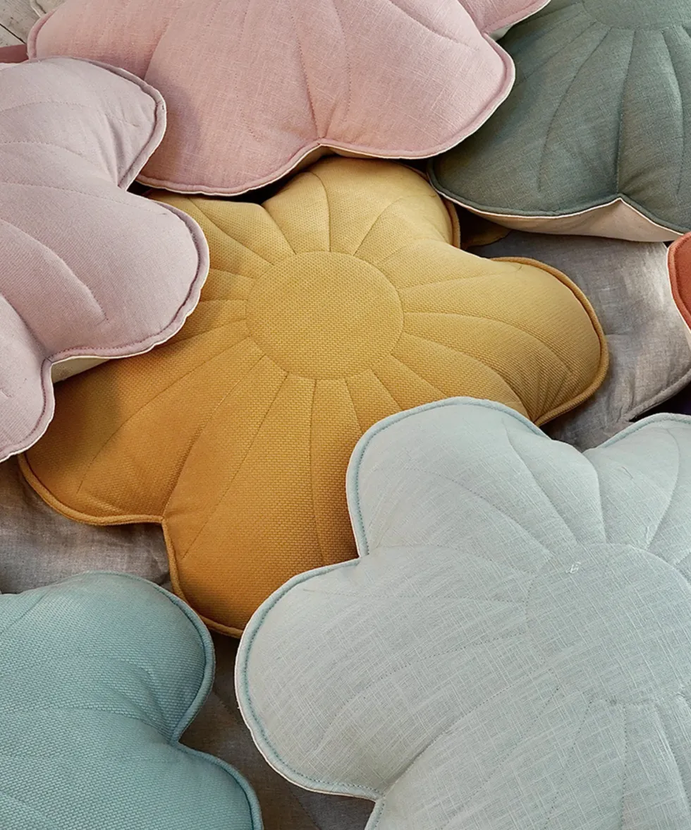 Coussin fleur en velours menthe fraîche - Moi Mili