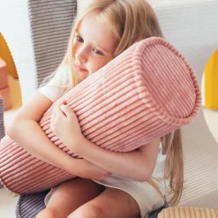 Coussin rouleau en velours côtelé rose 55x18cm Cushion - Wigiwama